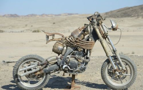 мотоцикл из «Безумного Макса»