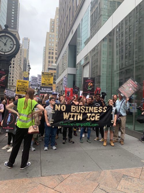 Протесты против сотрудничества с ICE